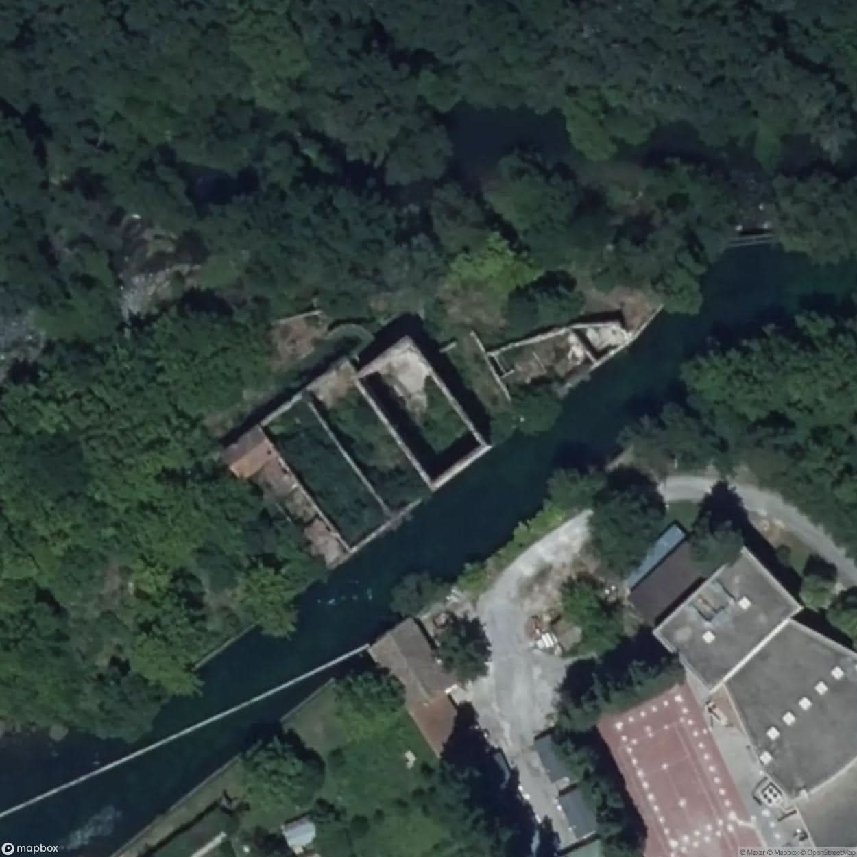 Factory Grounds [FRA] #07517