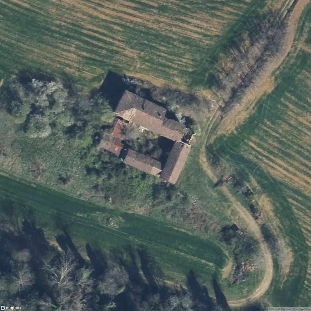 Building Near Manor House [ITA] #30773