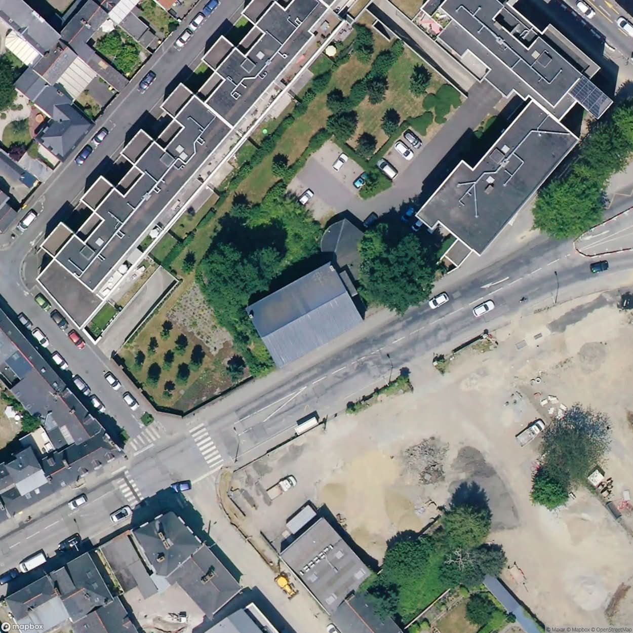 House Squat [FRA] #03545