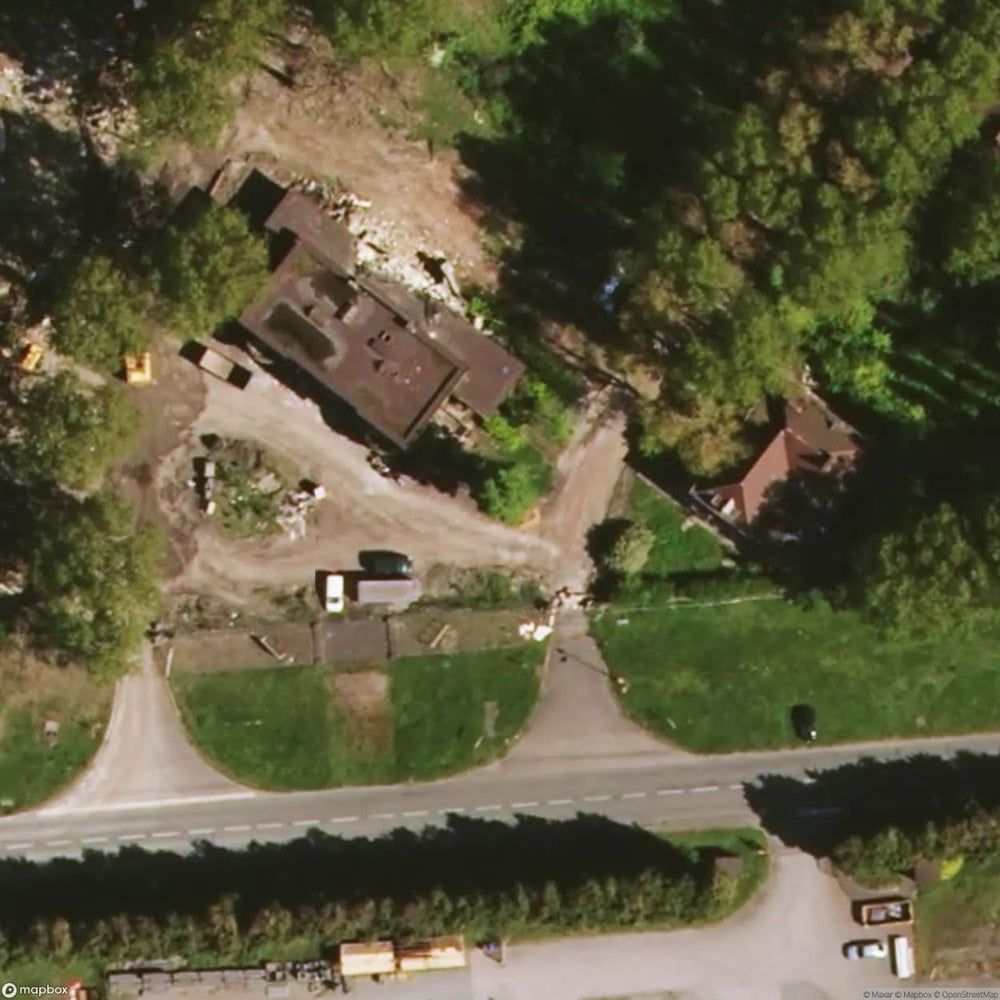 Possibly Abandoned Bt Building [FRA] #30514