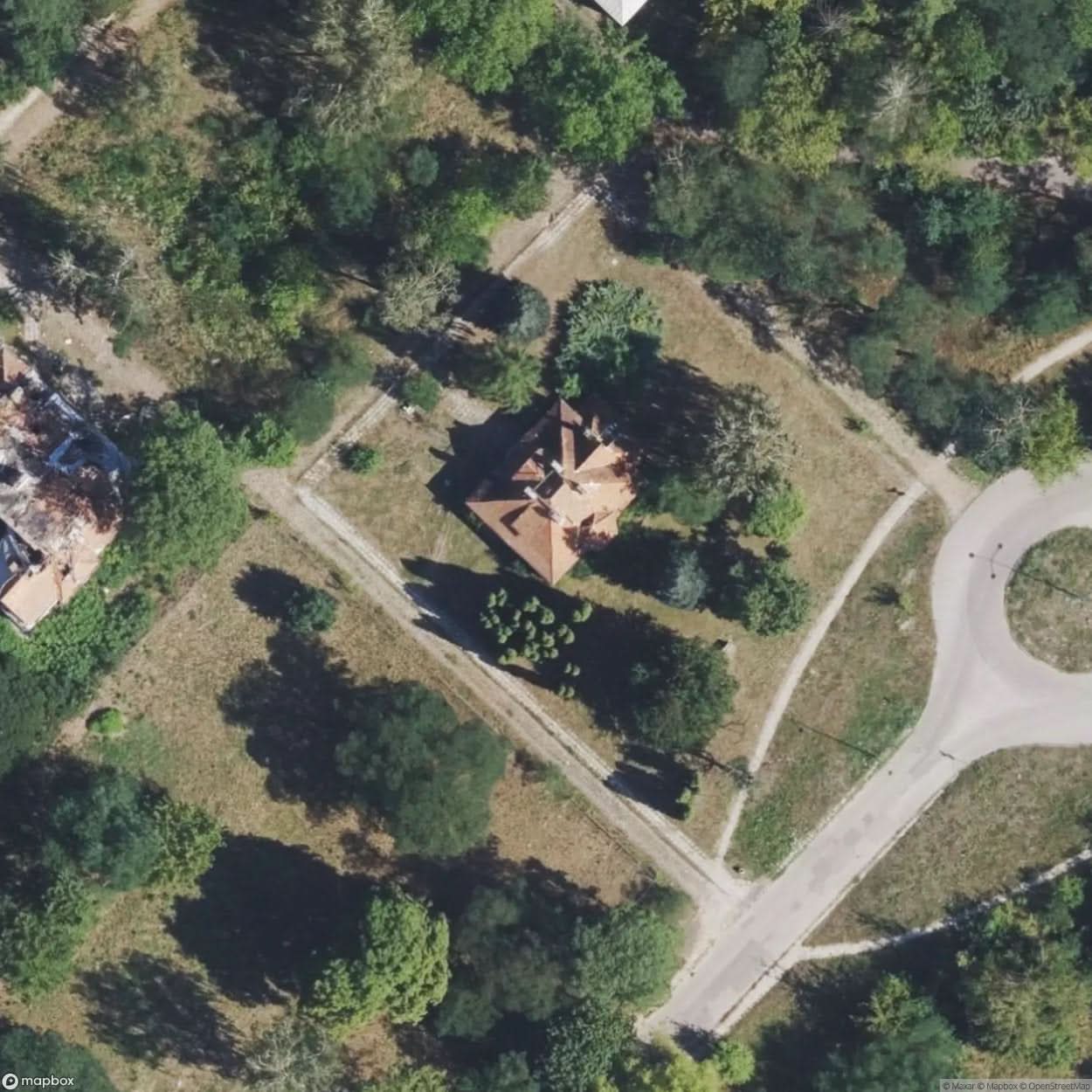 Residential Building Abandoned House With Cemetery [POL] #24301