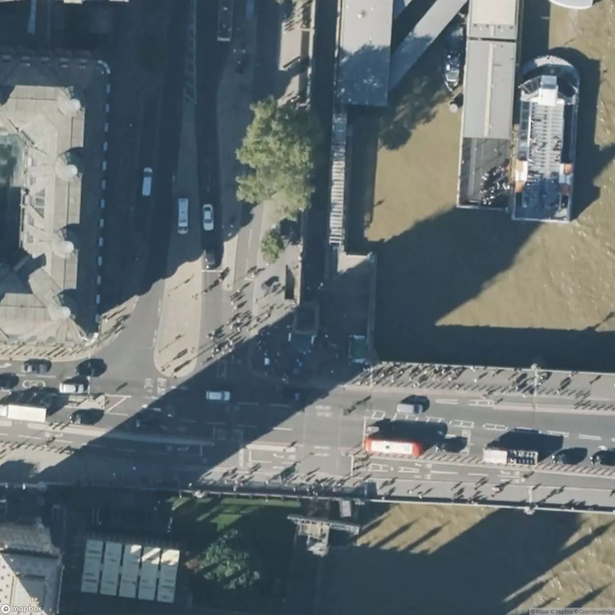Embankment Pipe Subway [GBR] #07364