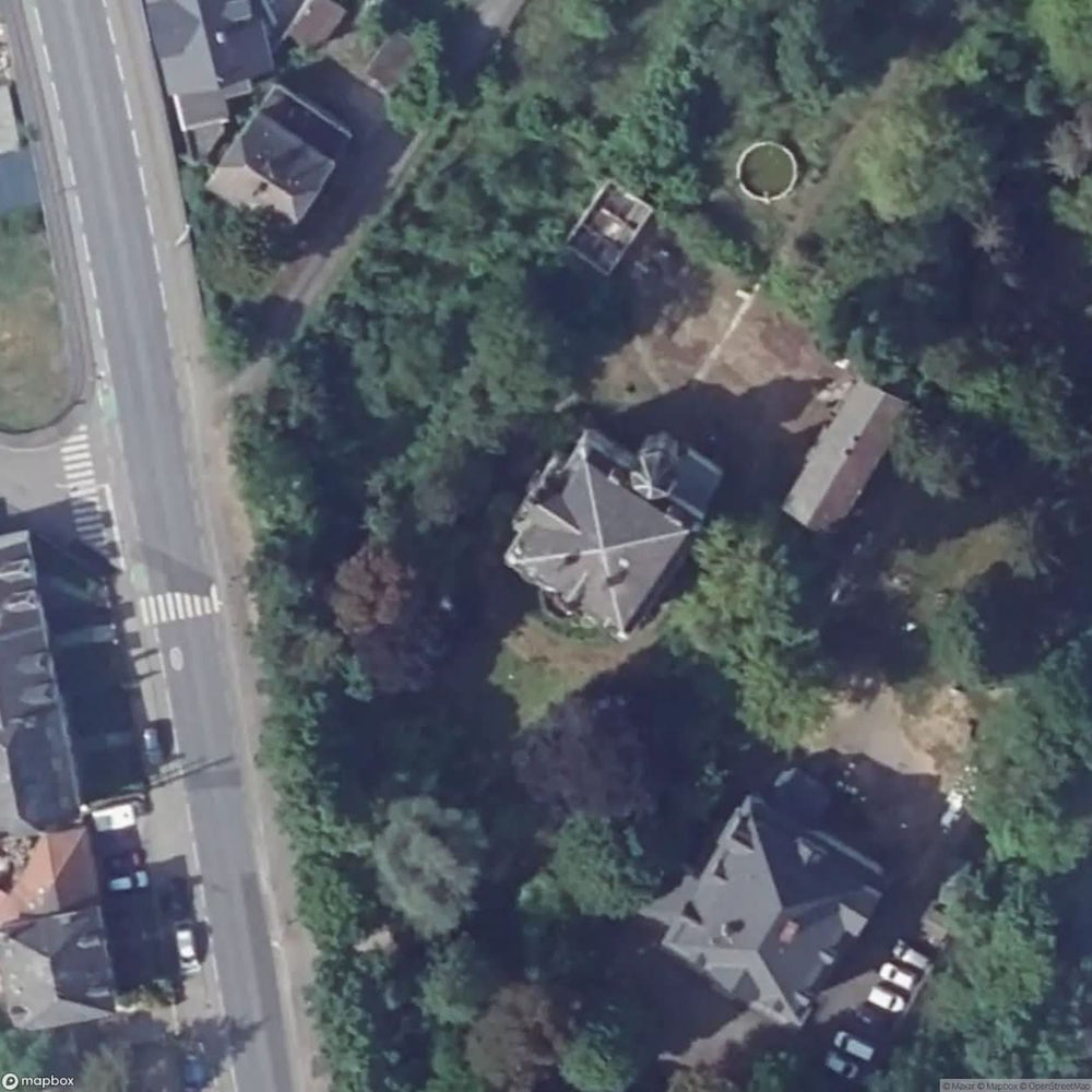 Enclosed House [FRA] #01390