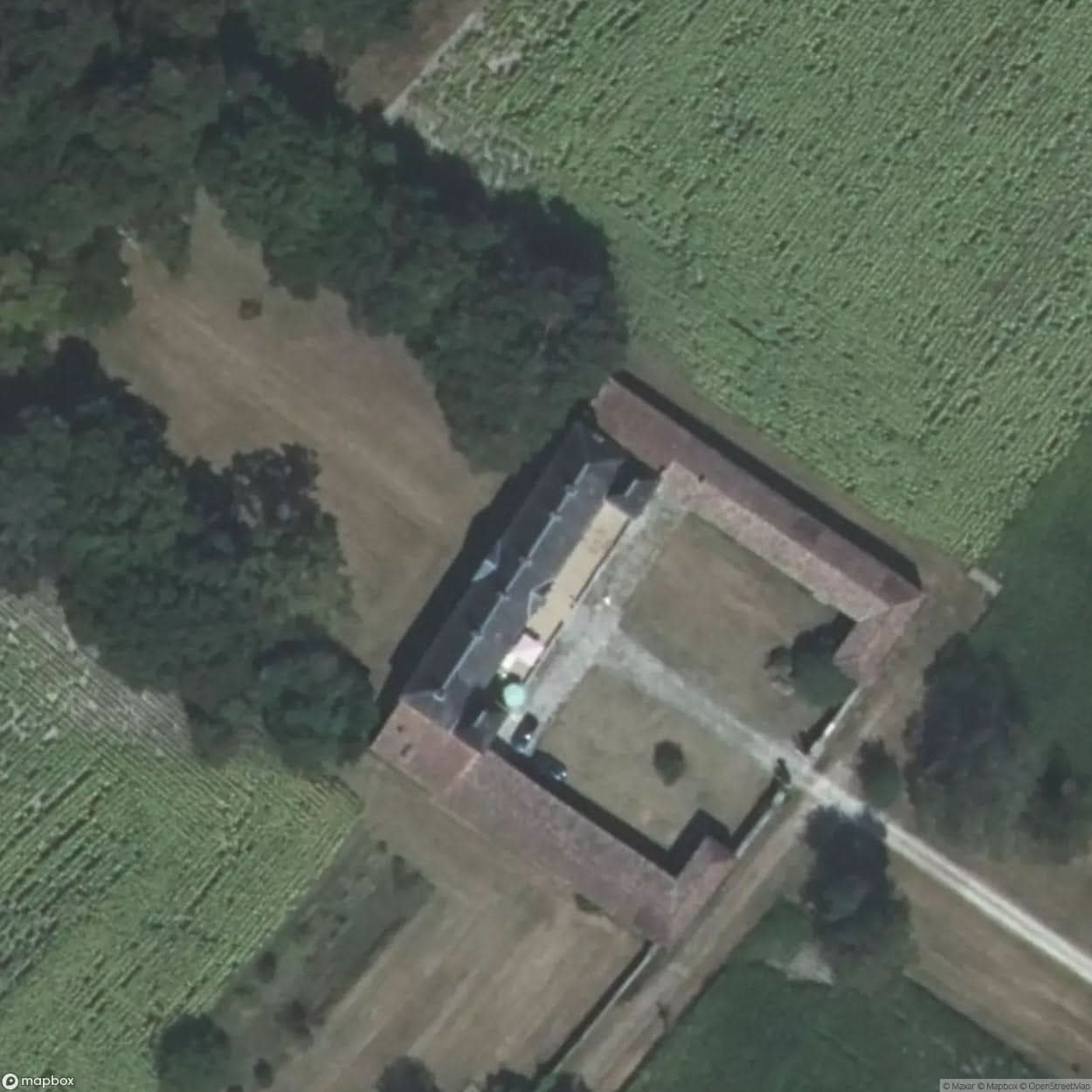 Chateau Les Dauphins [FRA] #19398