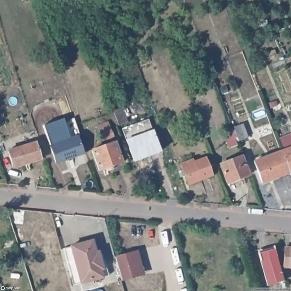 House With Two Cars House With Two Cars [FRA] #03571