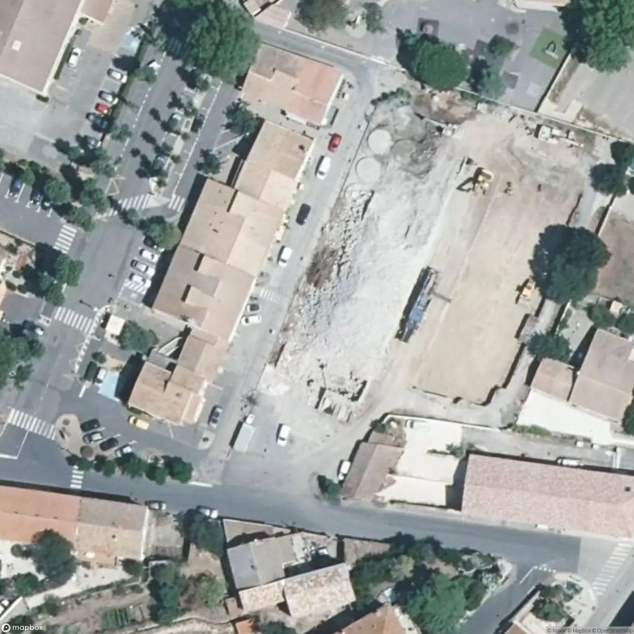 Modest House [FRA] #20017