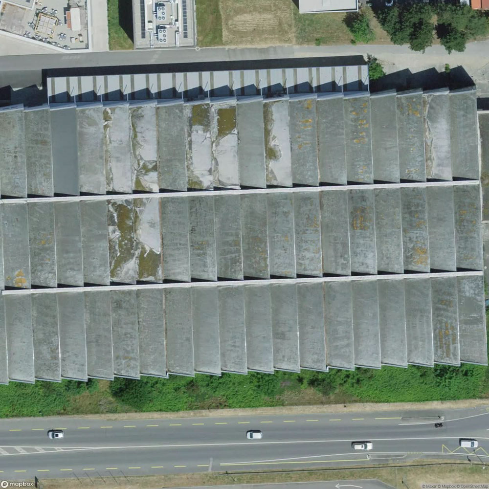 Huge Empty Hangar [CHE] #16225