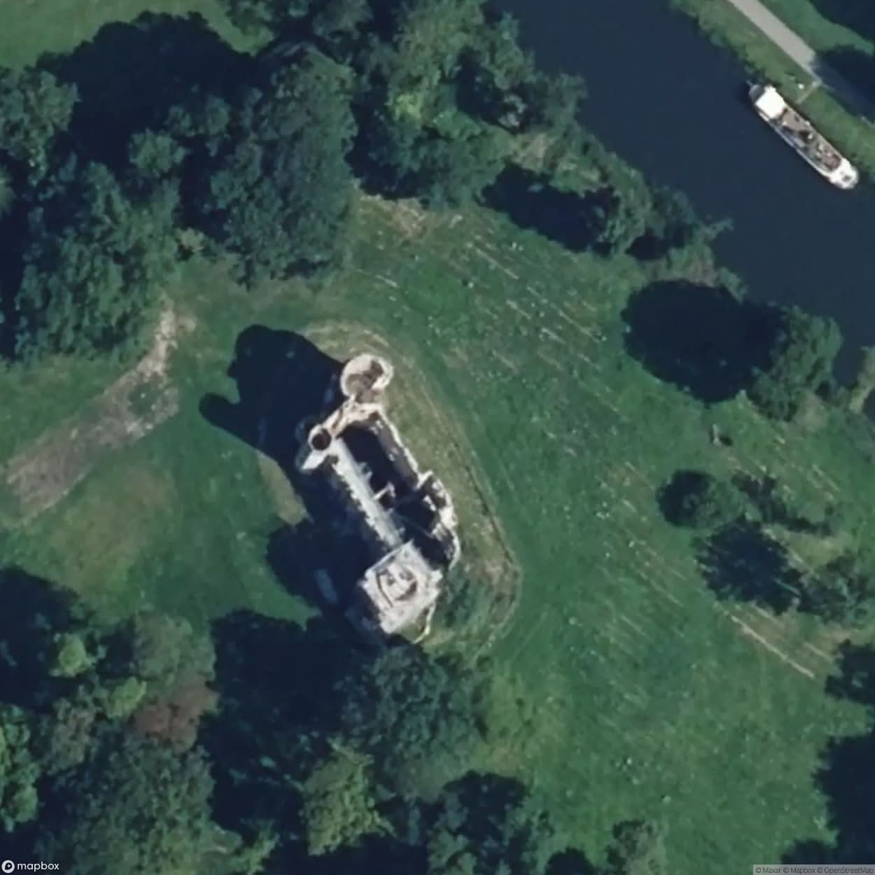 Remy Castle Bridge [FRA] #10947