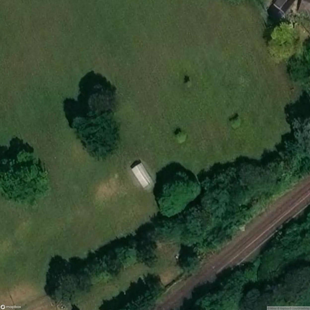 Small Aband Bldg Most Likely Used To Be Used By The Rwy [GBR] #35641