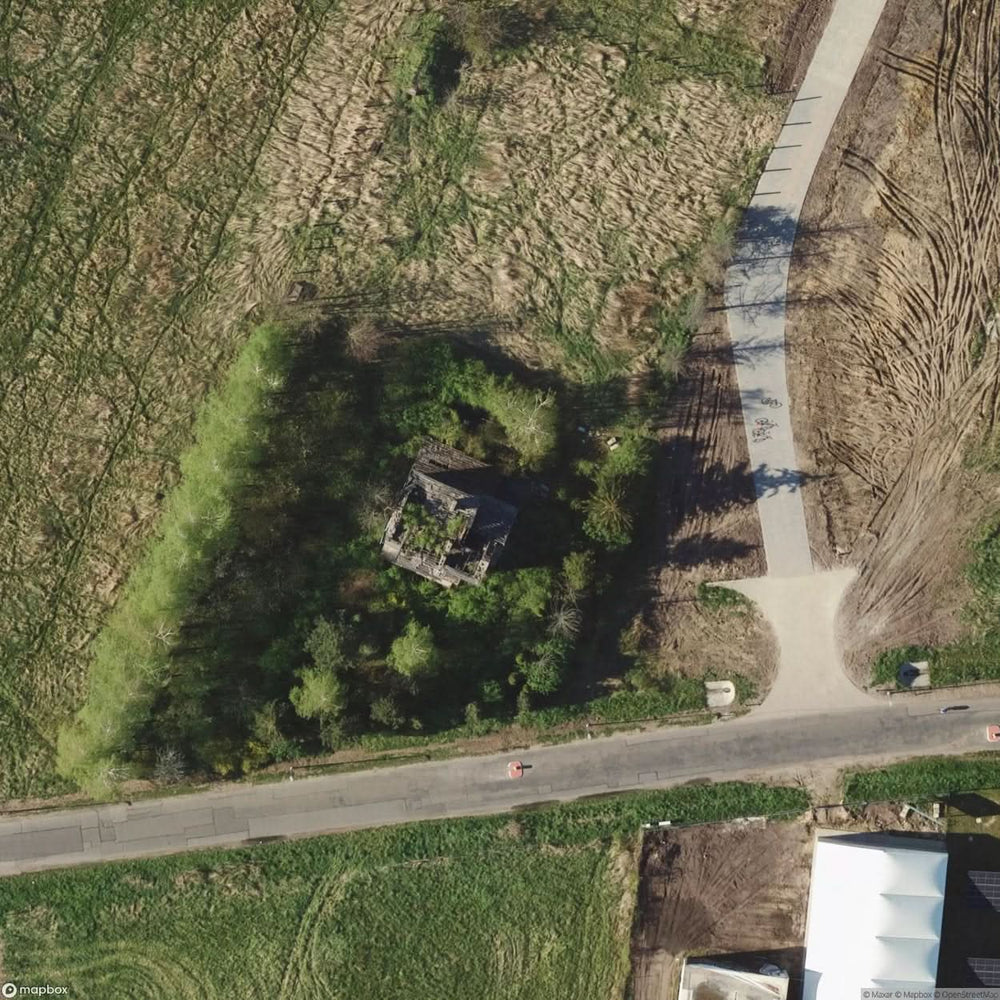 Site Abandoned Residential Building With A Factory And An Unfinished Store [POL] #33705