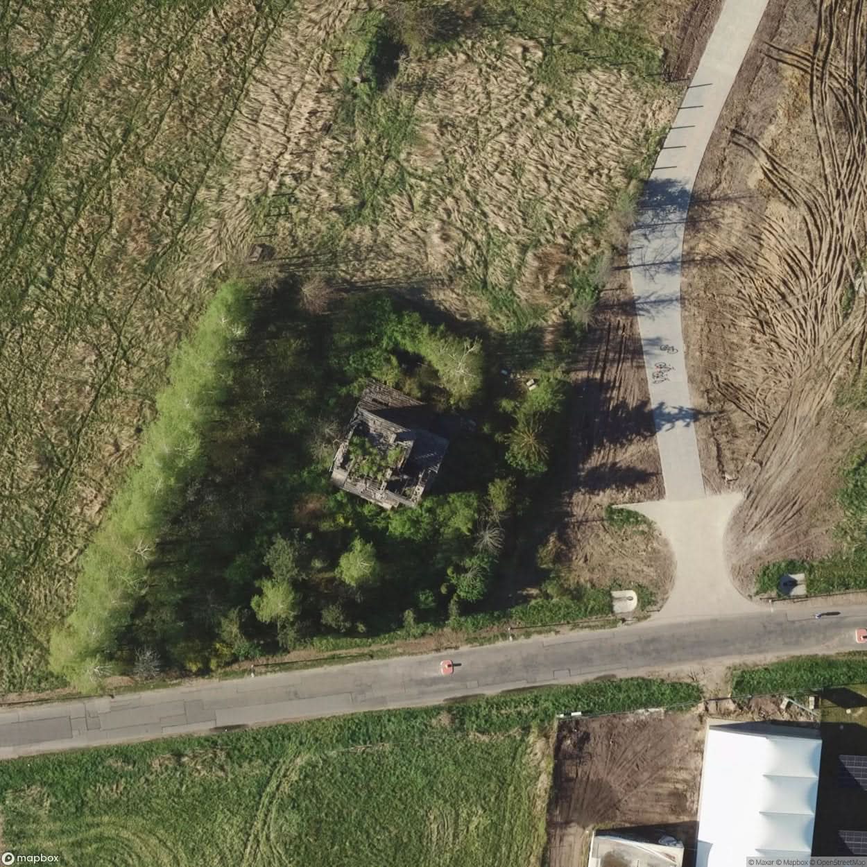 Site Abandoned Residential Building With A Factory And An Unfinished Store [POL] #33705