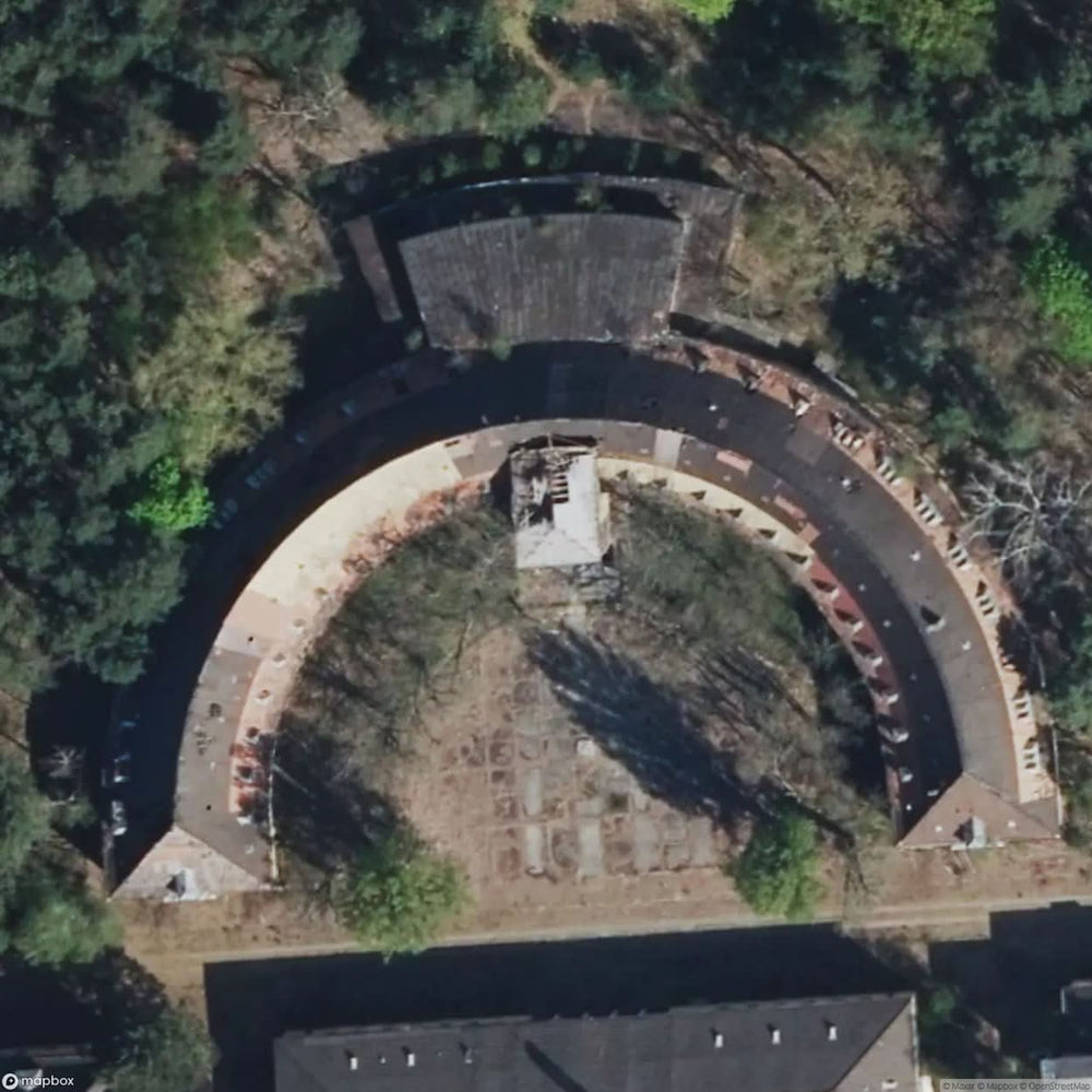 Building With Cinema Bunker [DEU] #05727