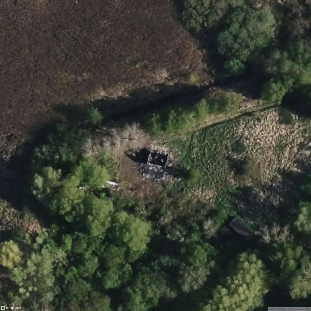 Small Burnt Out House Ruin [DEU] #20869